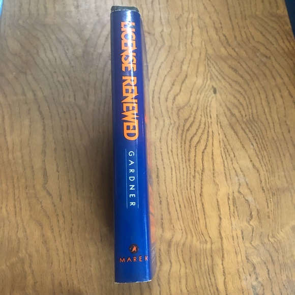 Rare James Bond License Renewed book - Picture 2 of 5